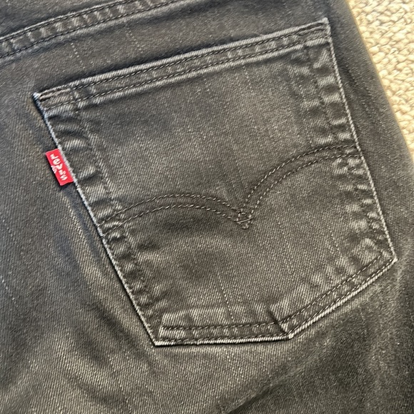 Great condition- Levi's 514 Men's Size 33x32 Black Denim Straight Fit Jeans - Picture 8 of 11